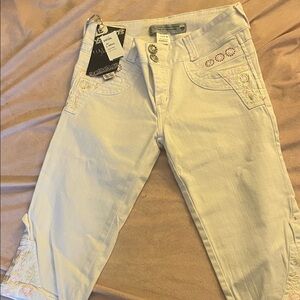 Women's White Embroidered Jeans cropped